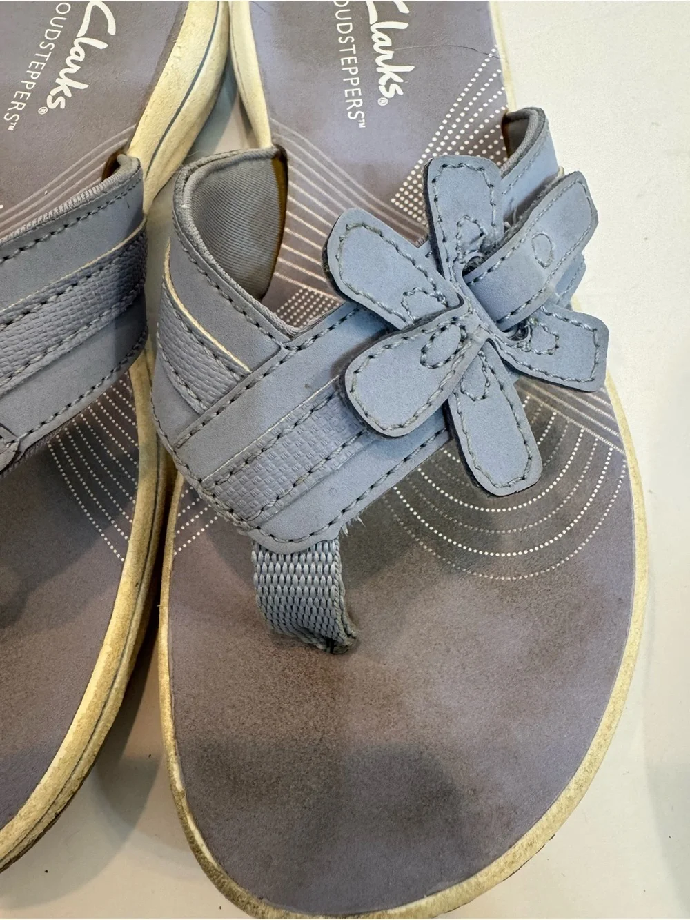 2 Pairs of GIRLS Clark’s Cloudsteppers Thong Sandals Periwinkle and Pink Sz 1